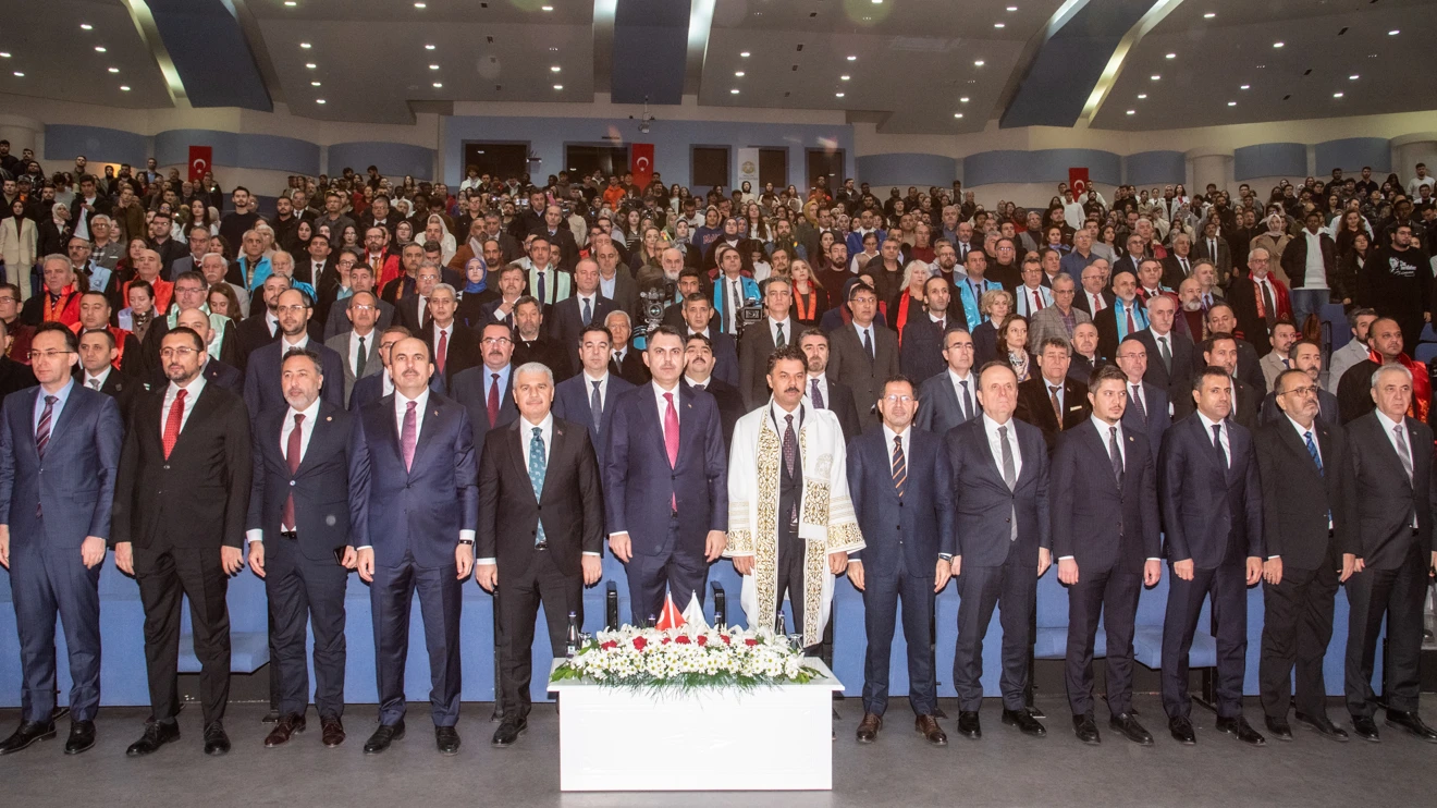 Bakan Murat Kurum’a Selçuk Üniversitesinde fahri doktora payesi takdim edildi